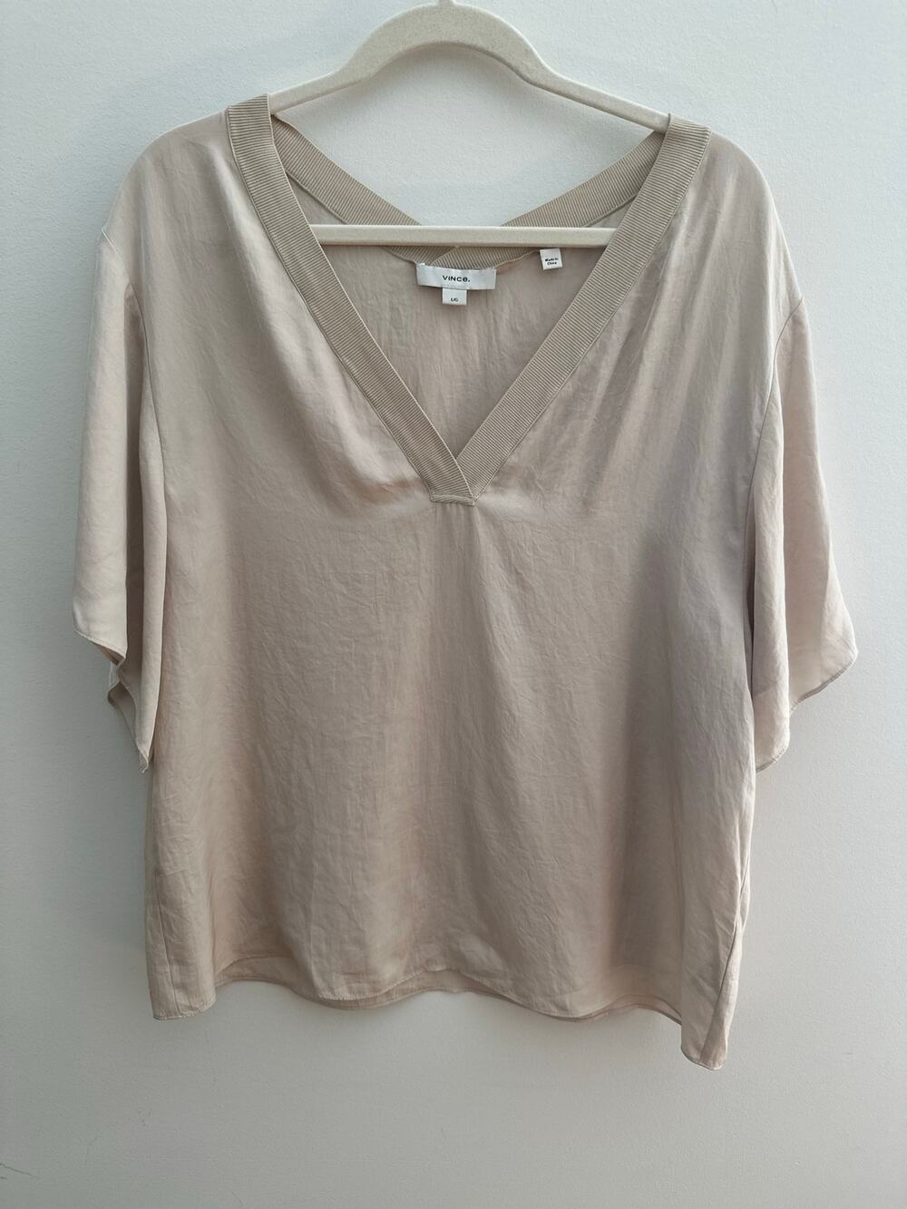 Vince Silk Blend V-Neck Blouse Women's Large Beige Champagne Short Sleeve